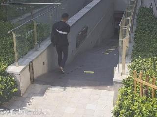 “公路自行车迷”盗走价值万元公路自行车