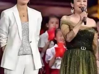 两位大导演的夫人气质皆十分优雅