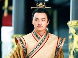 李世民病重之际将武则天赐给李治，6年后，武则天成为李治的皇后