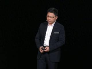 余承东公布华为mate70系列外观设计：从未被超越