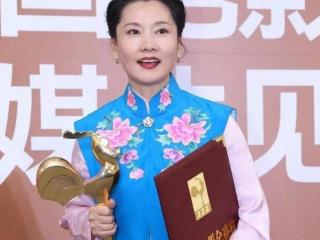 金鸡影后何赛飞，与李庚希对比 后，网友惊叹差距真的是惊人