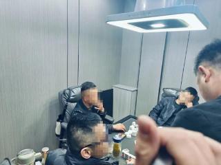 警方突袭餐饮会所抓获4名赌博人员