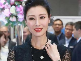 李嘉欣与富豪老公许晋亨的甜蜜生活一直是外界关注的焦点