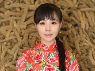 “草根歌手”王二妮：放弃百万年薪下嫁农村小伙，如今她怎样了？