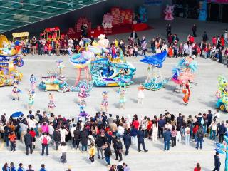 春节期间8万游客在深圳小梅沙体验非遗里的中国年