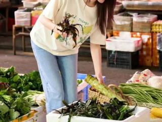 曾黎穿紧身裤太惊艳了，成熟女人魅力十足