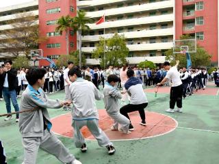 深圳技工学校|深圳宝山技校拔河比赛火热开赛