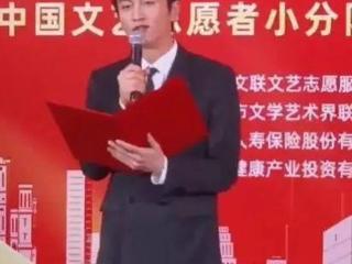 陈晓离婚后首次露面，穿西装帅气十足意气风发，眼神里的光回来了