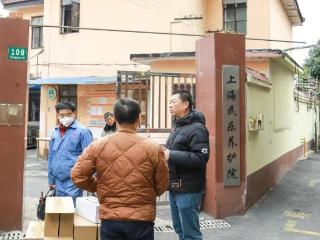 上海三思捐赠智能灯具守护老人健康 科技之光点亮浦东养护院温情