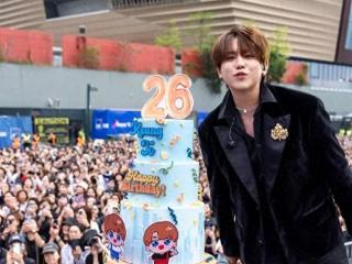 谢霆锋连开4天演唱会，却被后来者居上，香港顶流生日会声势浩大