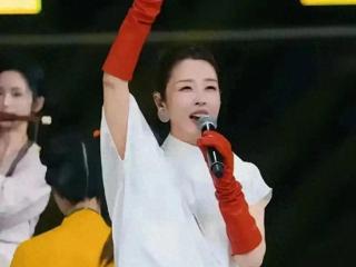 52岁孙悦现身活动，尽显青春活力，她真正活成了大女主本主