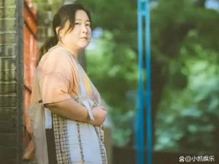 气质大变！43岁贾玲近照曝光，不婚不爱的她已经踏上另一条路