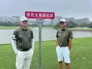 59岁王志文现身高尔夫球场！老态藏也藏不住，不过依旧潇洒