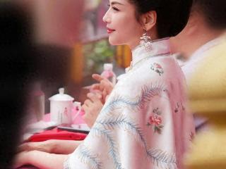 刘涛带火4套新中式，马甲好靓，央视女主持人颜值出众抢镜