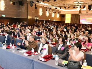 李可梅、李德珍父女同得第66届中国文艺奖章