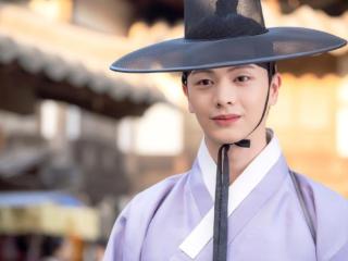 韩剧《鬼宫》首播：陆星材演技封神，他遭恶鬼附身一出场就领便当