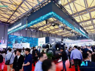信碳索 新场景 AI未来｜海信中央空调AI低碳矩阵亮相2025中国制冷展