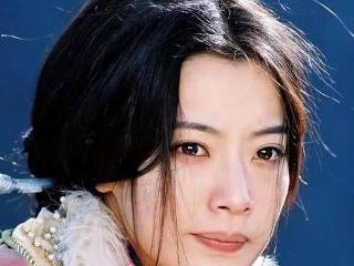48岁金喜善自然老去引热议，20年容颜变化背后的真实人生