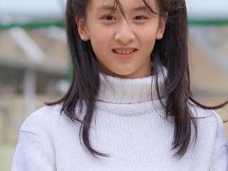 17岁惊艳所有人！森碟长发及腰气质出众，下巴恢复后美到认不出