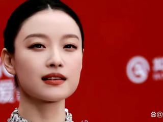 北京国际电影节：倪妮的华丽转身，三套礼服惊艳全场