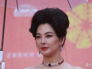 38岁张雨绮最新照丰满雄壮有点显老了