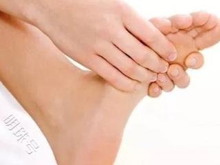 如何保持双足健康？三种简单有效的足部保健方法