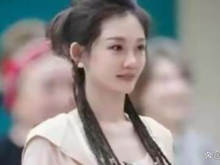 生完三个孩子的苗苗，身材依旧保持得这么好堪称“辣妈天花板”！