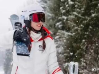 钟嘉欣带娃滑雪惊艳全场，8岁女儿6岁儿子成“小高手”！