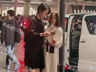 街头偶遇梁咏琪，母女俩像巨人一样，女儿才9岁大长腿都快逆天了