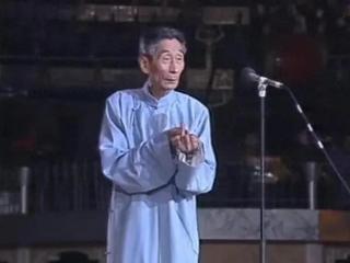 马三立在85年春晚上，为何拒绝跟主持人姜昆握手？多年后爆出真相