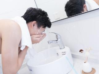 男士洁面护肤套装购买指南：2025年值得信赖的品牌及选购秘诀！