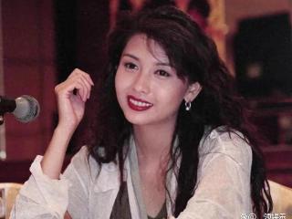 57岁邱淑贞现身西安，和女儿去看兵马俑，打扮时髦显得格外年轻