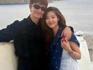 40岁黄轩现身梵蒂冈旅游，与女友甜蜜约会，时尚打扮超帅气