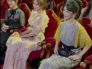 红毯背后：明星们的真实情绪，小细节如何揭示大矛盾？