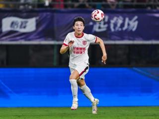 津媒：元敏诚将韩鹏飞按在板凳上，不知伊万是否可将其招入国足
