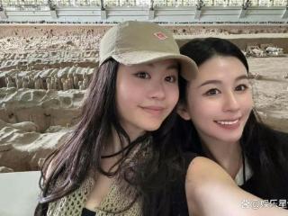 邱淑贞携两女游西安 冻龄女神与“最美星二代”同框似姐妹