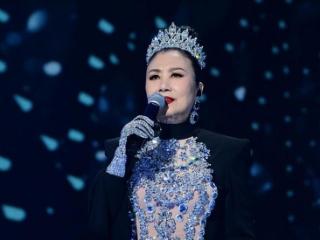 78岁高龄依然开演唱会赚钱，被全网差评，她却表示会回馈粉丝