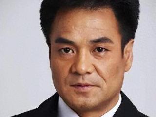 62岁尤勇智真显老，小10岁妻子是央美教授，结婚23年至今无儿无女