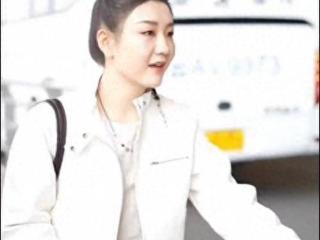 黄晓明与陈梦本不熟，陈梦出名后，两人才搭上了表兄妹关系