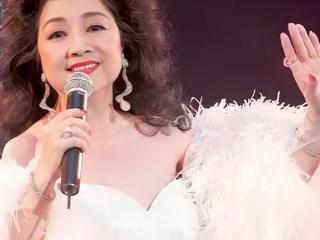 徐小凤重返舞台引热议，假唱质疑声不断，昔日天后面临困境