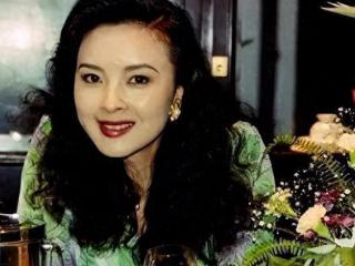 周洁归乡告别舞台，捐赠遗产助家乡，舞者传奇永留心间
