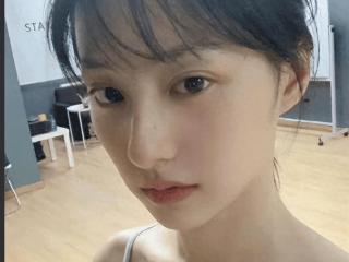 胡连馨陷入'暧昧视频'风波：一场流量狂欢下的星途迷雾
