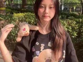 李小璐女儿频晒童年片段引担忧！单亲家庭成长状态惹网友心疼