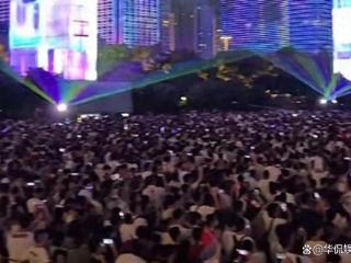 深圳刀郎首唱落幕！宝蓝色战袍+6万人海，这些细节你发现了吗？