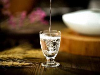 珠宝商改行卖白酒，杜甫酒业借壳上市