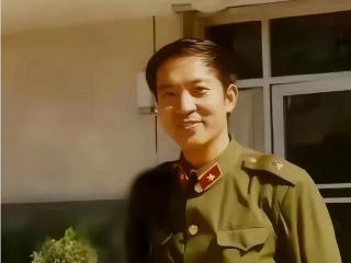 76岁牛群近况曝光，打扮朴素鞋子破旧，人老了很多，晚年生活落寞