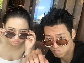 窦骁何超莲婚变疑云：生日冷淡互动引爆豪门婚姻真相