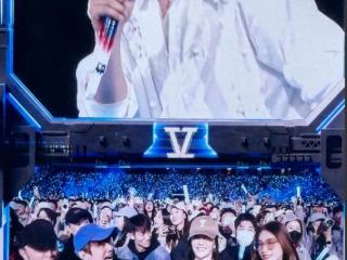 张杰鸟巢演唱会温馨全家总动员 谢娜携双胞胎女儿甜蜜助阵引热议