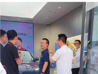 孙颖莎父亲在河北提车！戴女儿送的手表，已帮女儿收4辆车