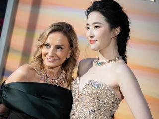 刘亦菲Lisa活动对比，网友热议审美风格，争论背后各有态度